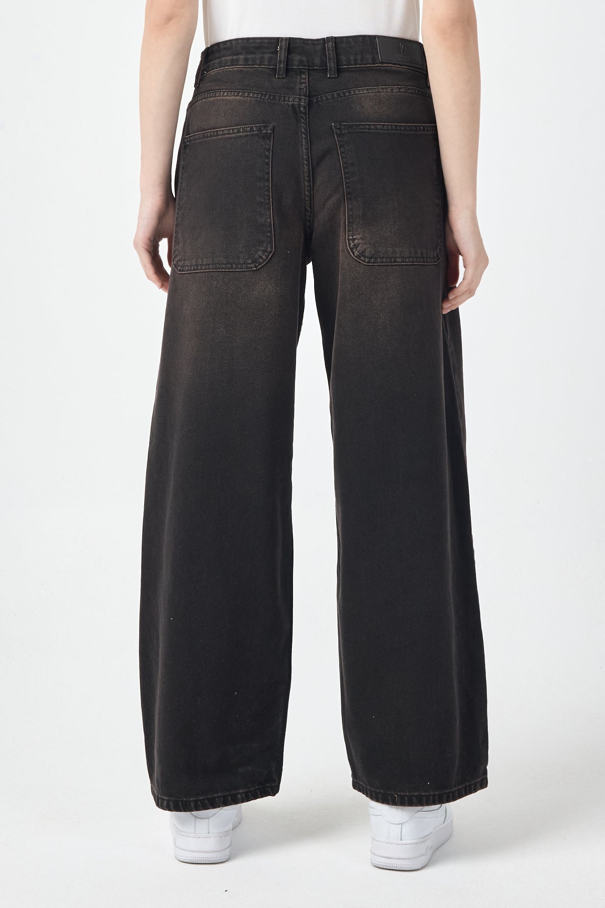Black Balloon Jeans for Women – Mocha Washed Denim
