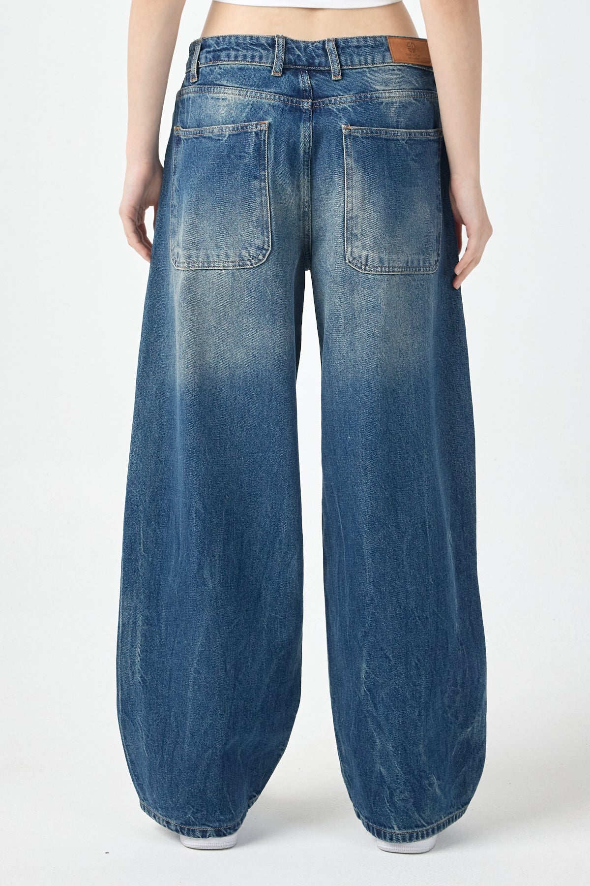 Indigo Fade Balloon Jeans for Women – Wide Barrel Denim